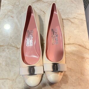 Salvatore Ferragamo Women's Beige Flats with Bow Accent